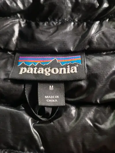Chaqueta de plumas negra Patagonia talla M - miniatura 2