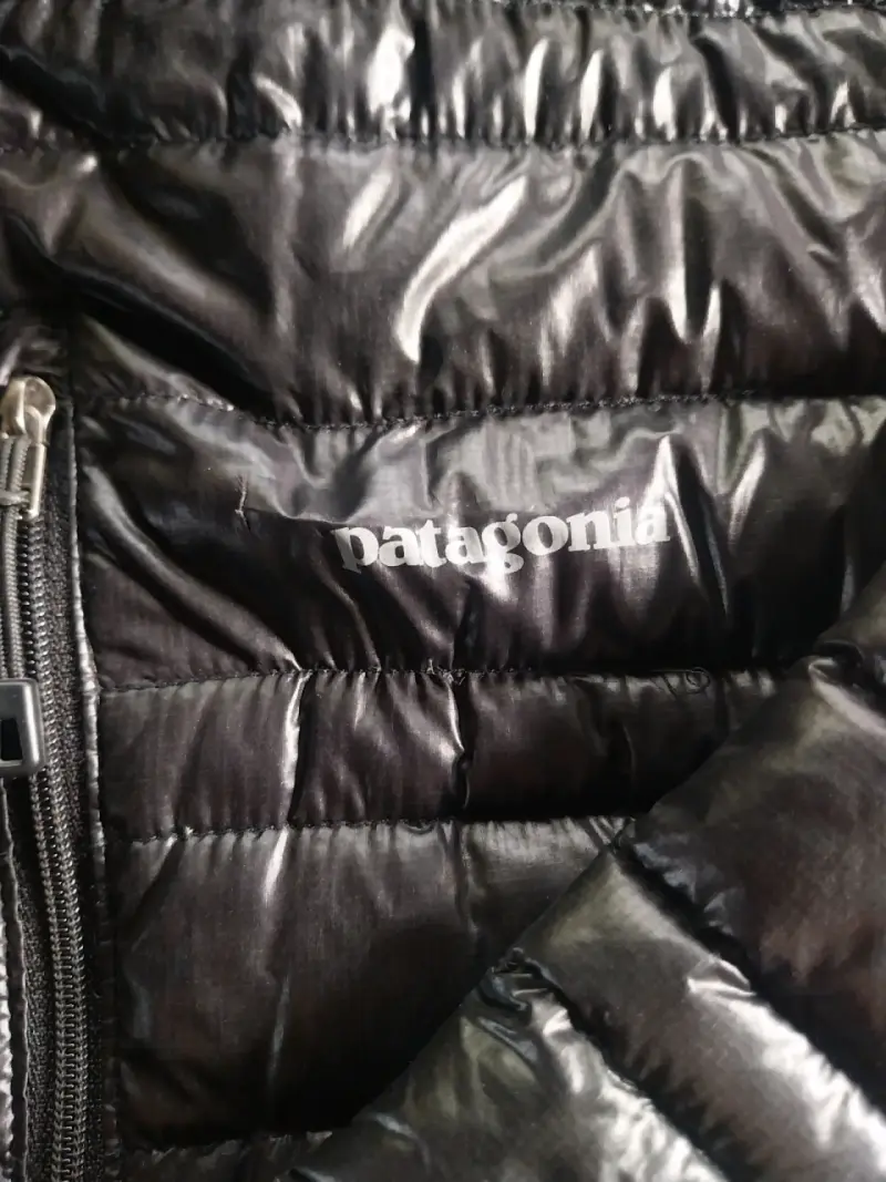 Chaqueta de plumas negra Patagonia talla M - 3
