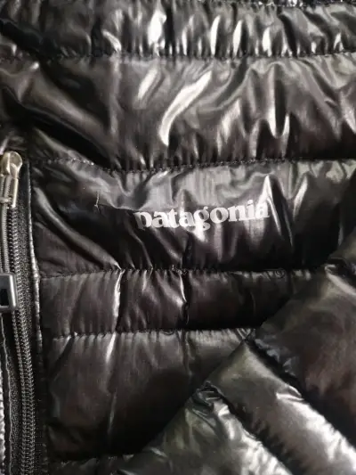 Chaqueta de plumas negra Patagonia talla M - miniatura 3