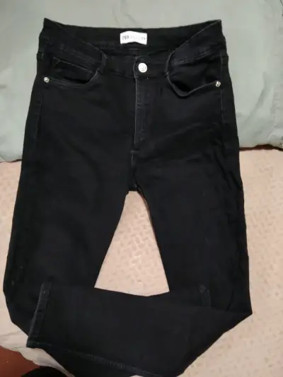Pantalones negros de mezclilla para mujer - miniatura 2