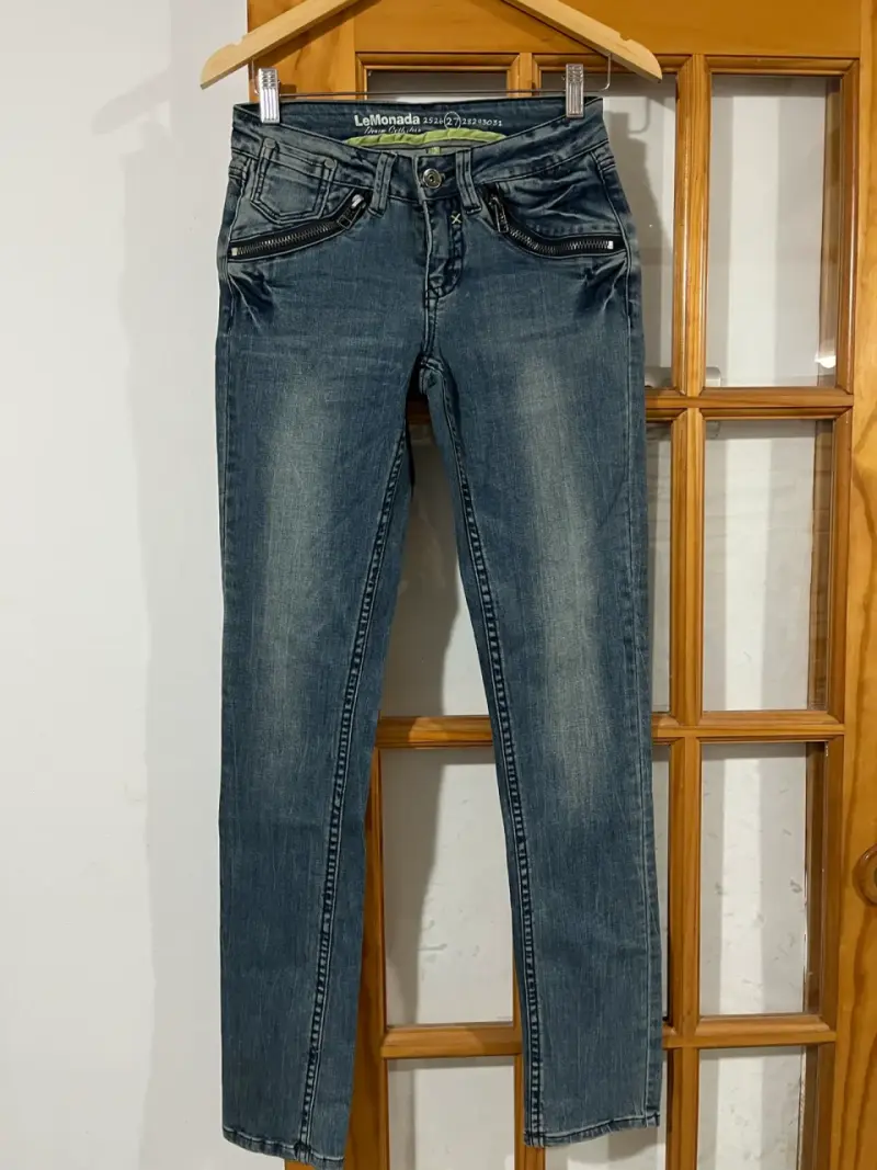 Jeans LeMonada para mujer con cierre decorativo - 1