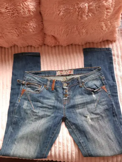 Jeans de mezclilla azul de tiro bajo mujer - miniatura 1