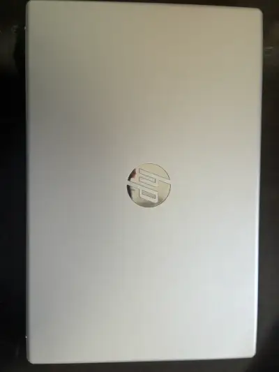 Laptop HP con Intel Core i3, 15 pulgadas - miniatura 1