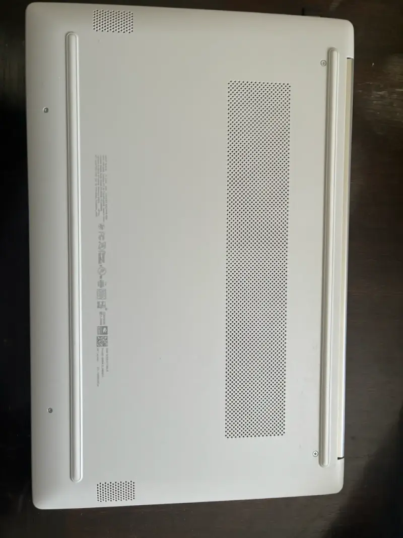 Laptop HP con Intel Core i3, 15 pulgadas - 2