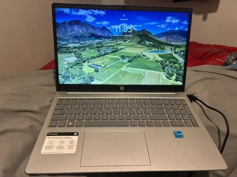 Laptop HP con Intel Core i3, 15 pulgadas - 5