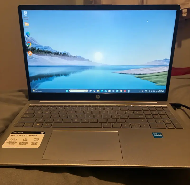 Laptop HP con Intel Core i3, 15 pulgadas - 6