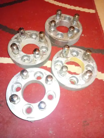 Separadores de rueda de 4 pernos usados - miniatura 1