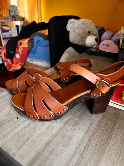 Sandalias de cuero marrón con tacón alto - miniatura 1