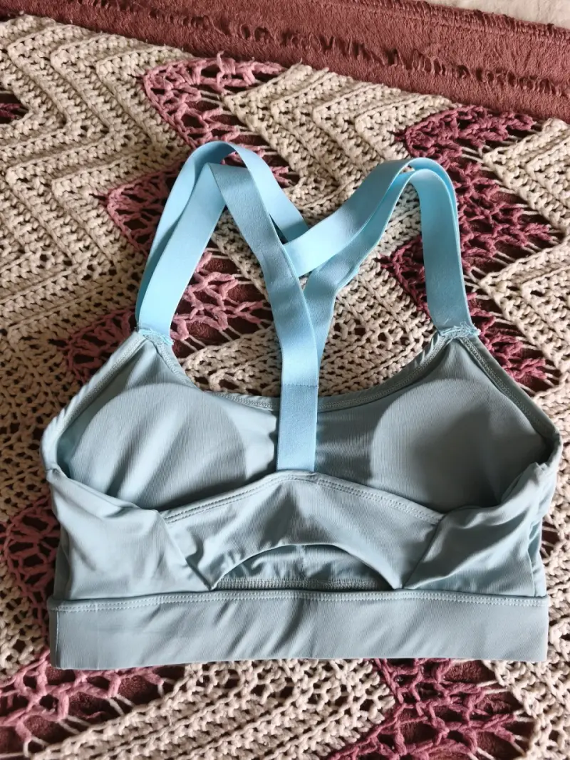 Top deportivo cruzado color celeste - 2