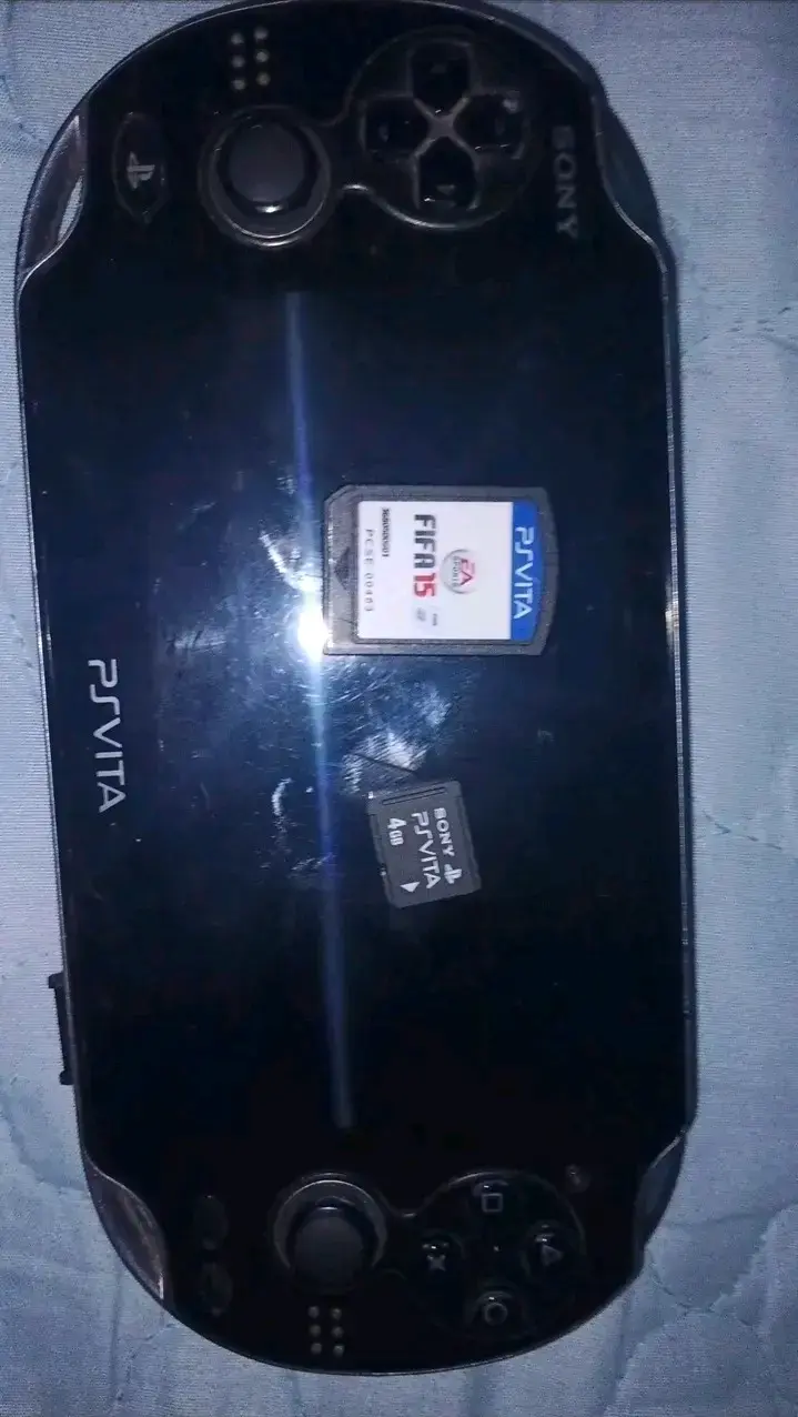 Consola Sony PS Vita Fat Oled desbloquada con fifa - 3
