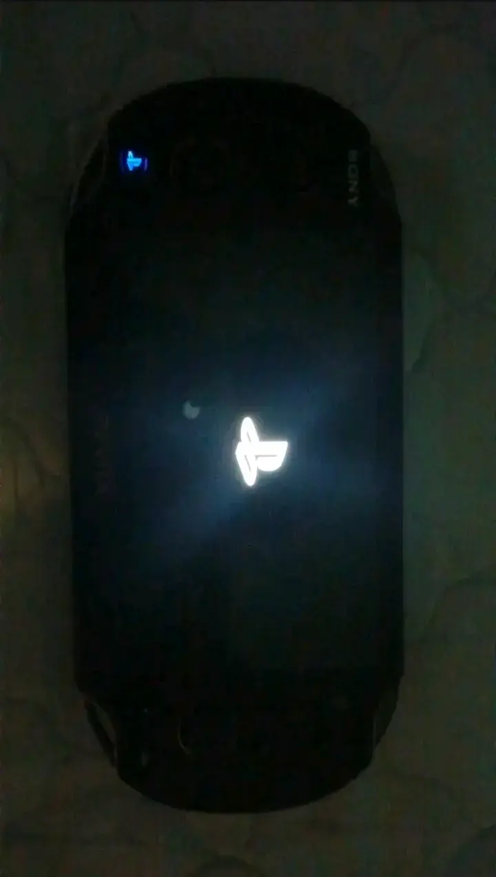 Consola Sony PS Vita Fat Oled desbloquada con fifa - 4