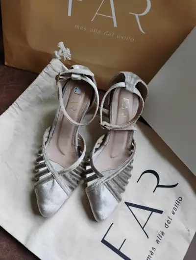 Zapatos de tacón FAR plateados elegantes - miniatura 1