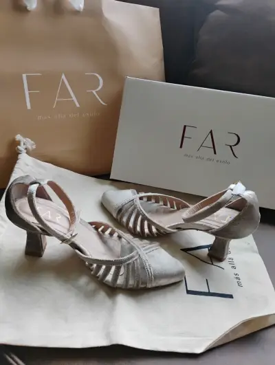 Zapatos de tacón FAR plateados elegantes - miniatura 2