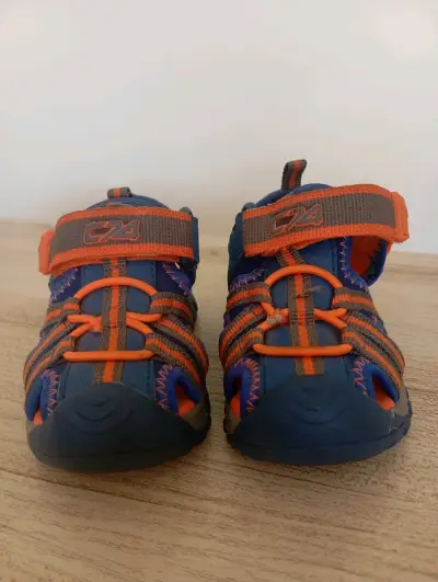 Sandalias deportivas para niños CZR azul y naranja - miniatura 1