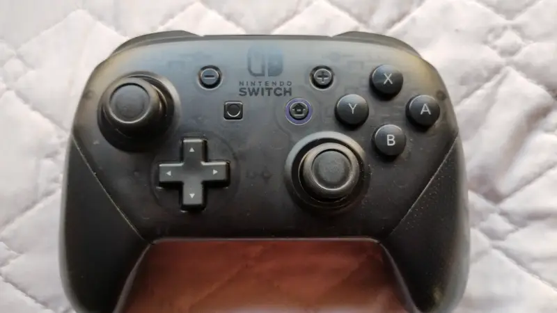 Nintendo Switch Pro Controller - 1