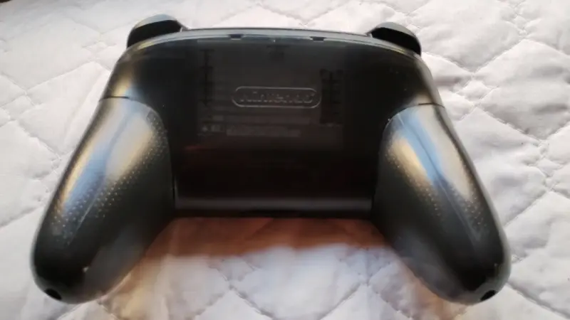 Nintendo Switch Pro Controller - 2