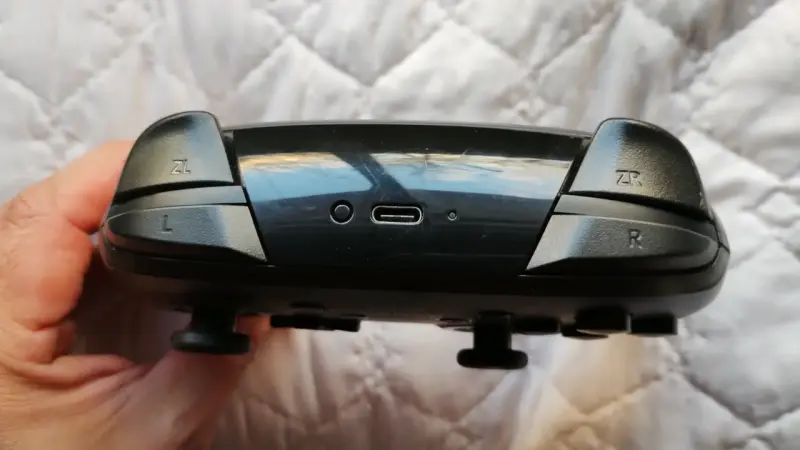 Nintendo Switch Pro Controller - 3