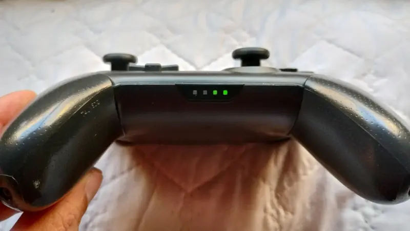 Nintendo Switch Pro Controller - 4