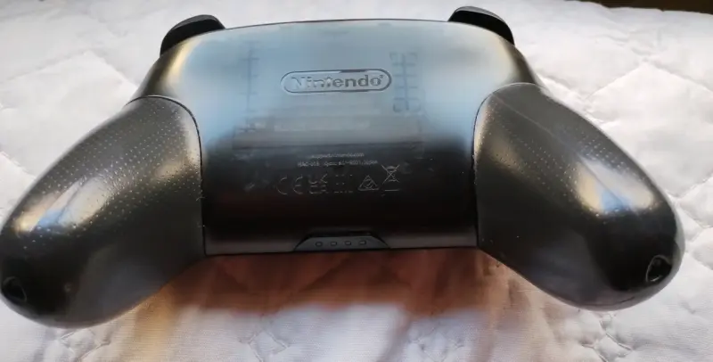 Nintendo Switch Pro Controller - 5
