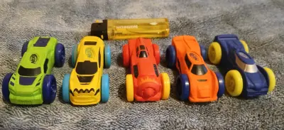 Set de 5 autos de juguete NERF coloridos - miniatura 2