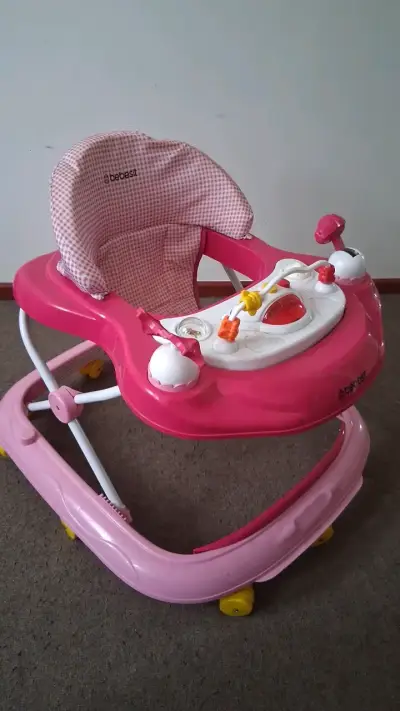 Andador para bebé Bebesit rosa con juguetes - miniatura 1