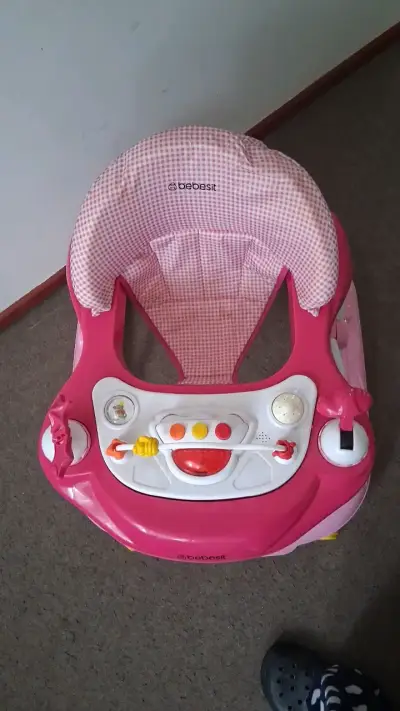 Andador para bebé Bebesit rosa con juguetes - miniatura 3