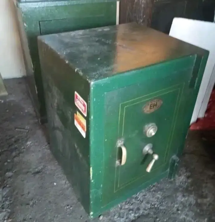 Caja fuerte de seguridad verde con cerradura - 2