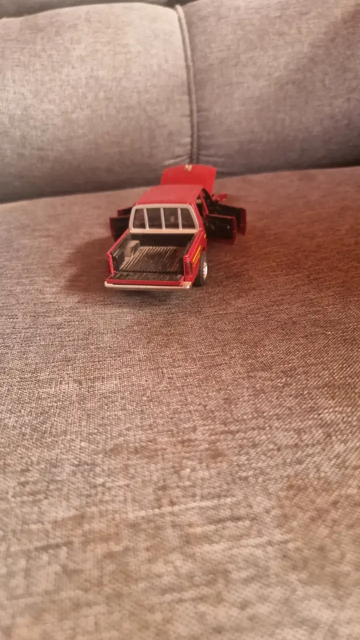 Camioneta de Juguete Toyota Roja - 5
