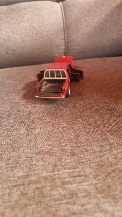Camioneta de Juguete Toyota Roja - miniatura 5