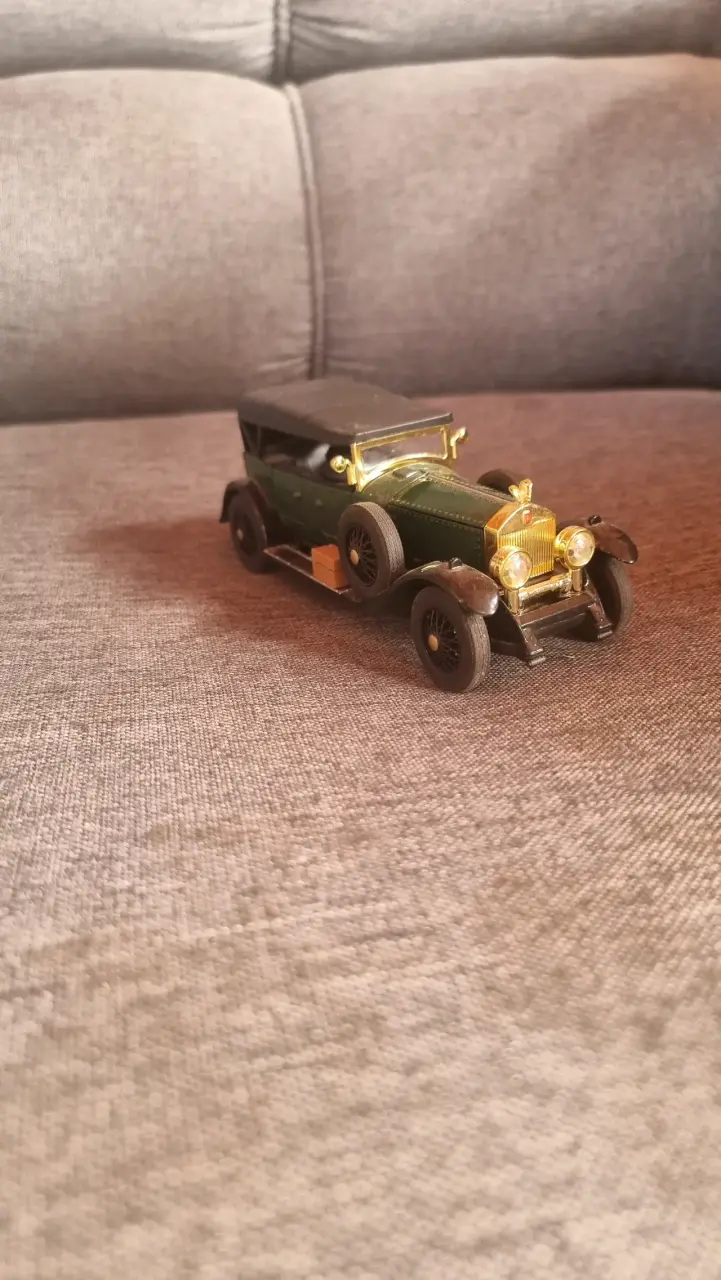 Auto clasico de juguete - 2