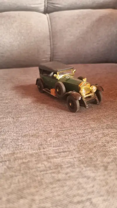 Auto clasico de juguete - miniatura 2