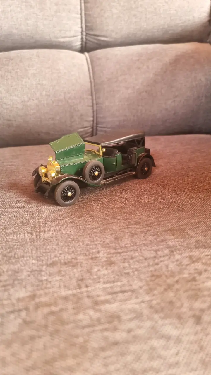 Auto clasico de juguete - 4