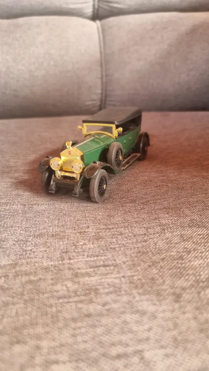 Auto clasico de juguete - 5