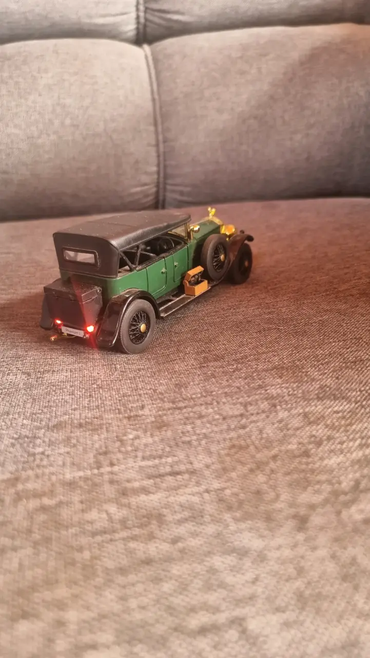 Auto clasico de juguete - 6