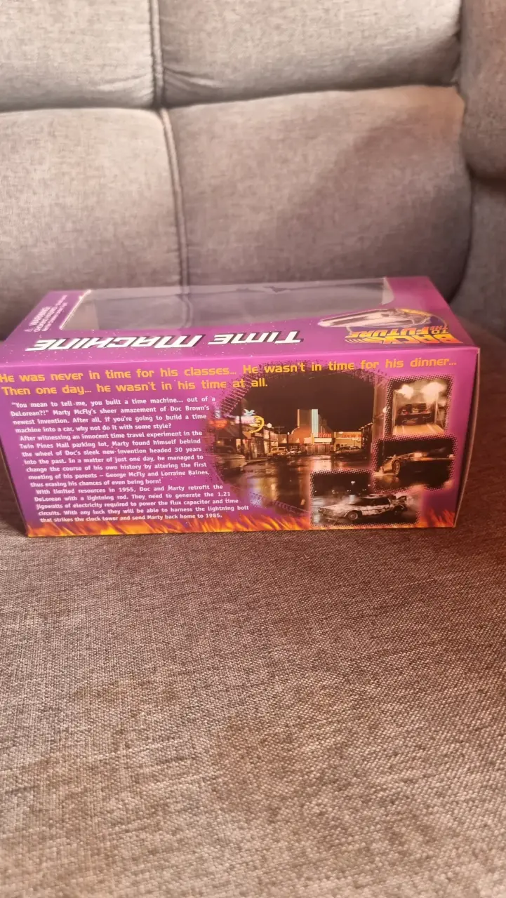 Réplica DeLorean Back to the Future 1:24 - 2