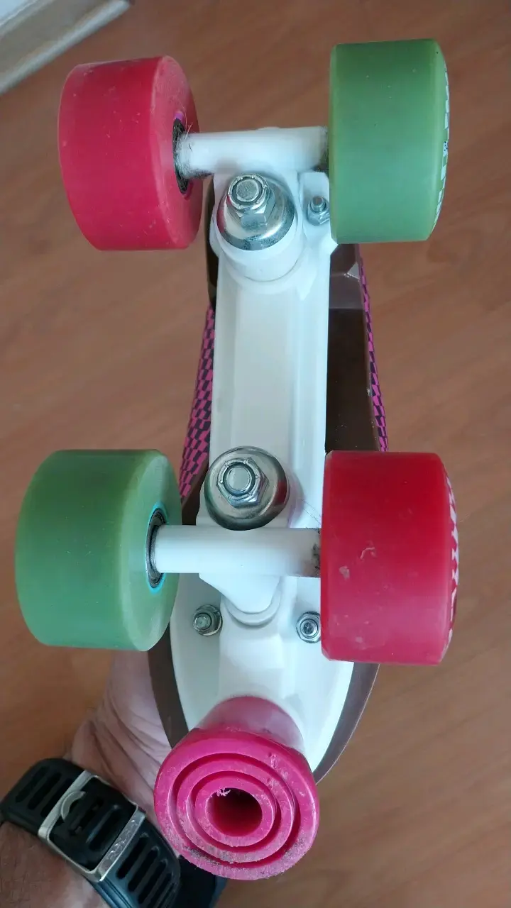 Patines de cuatro ruedas estilo retro color rosa - 2