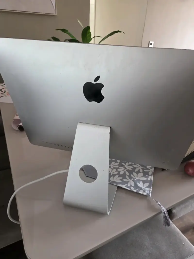 iMac Apple con pantalla rota para repuestos - 2