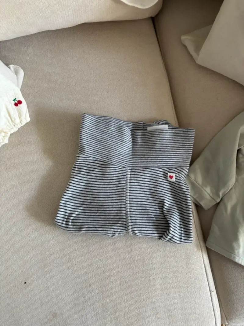 Conjunto de ropa infantil con diseño de cerezas - 1
