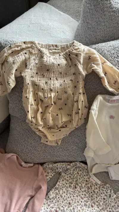 Conjunto de ropa para bebé con diseños variados - miniatura 1