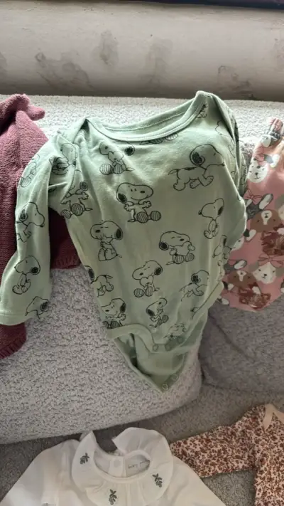 Conjunto de ropa para bebé con diseños variados - miniatura 3