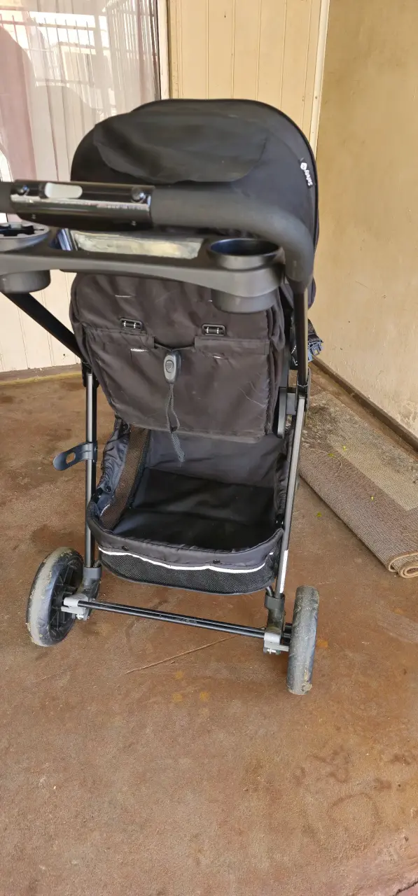 Coche de bebé plegable con bandeja y portavasos - 3