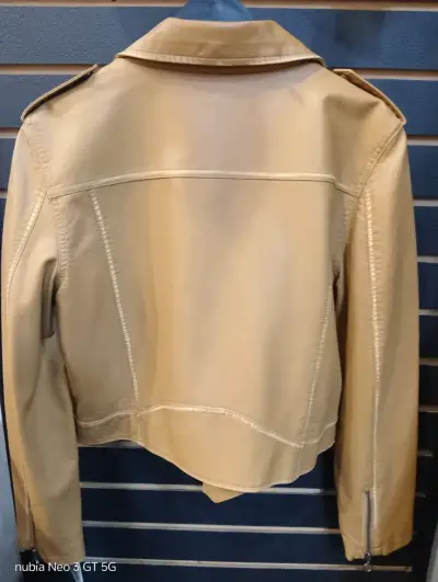 Chaqueta de cuero sintético beige para mujer - miniatura 3