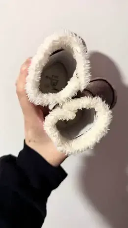 Botines de bebé rosados con forro de peluche - 2