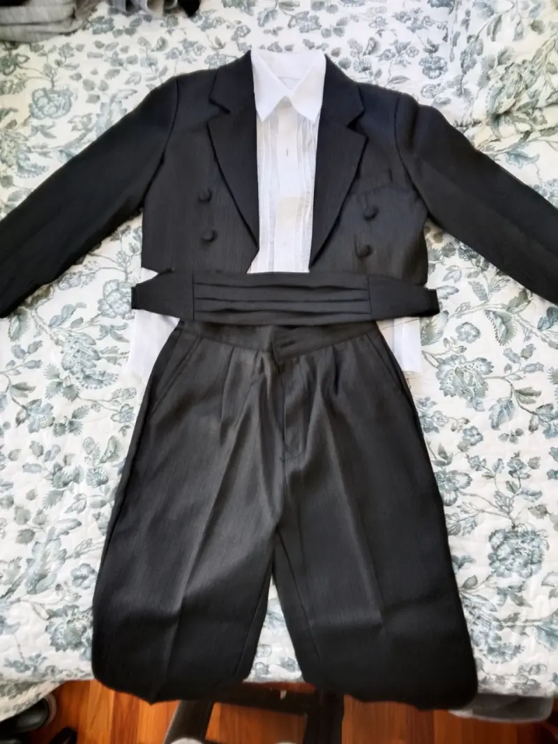 Traje de etiqueta para niño con camisa blanca - 1