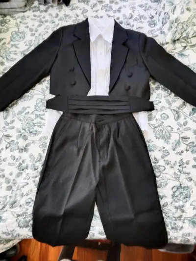 Traje de etiqueta para niño con camisa blanca - miniatura 1