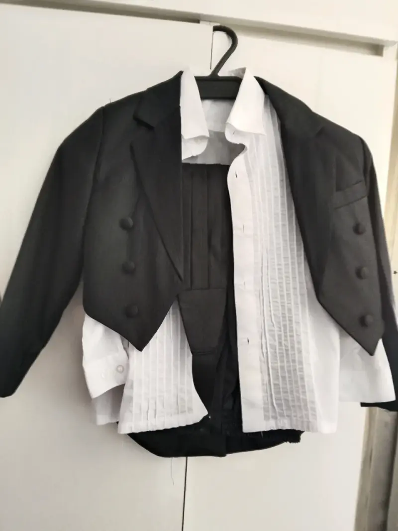 Traje de etiqueta para niño con camisa blanca - 3