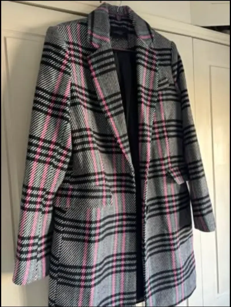 Abrigo de cuadros gris y rosa para mujer