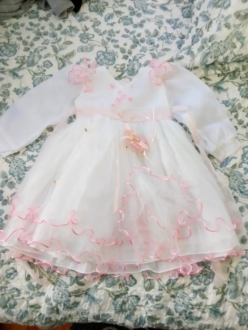 Vestido de niña blanco con detalles rosados - 1