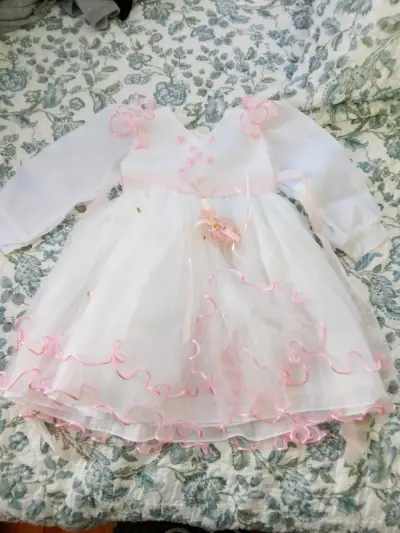 Vestido de niña blanco con detalles rosados - miniatura 1