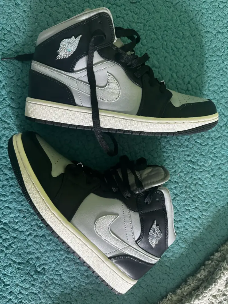 Zapatillas Nike Air Jordan 1 Mid Hombre Negro y Gris - 2